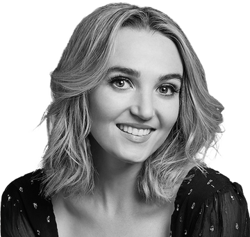 actress chloe fineman on a transparent background
