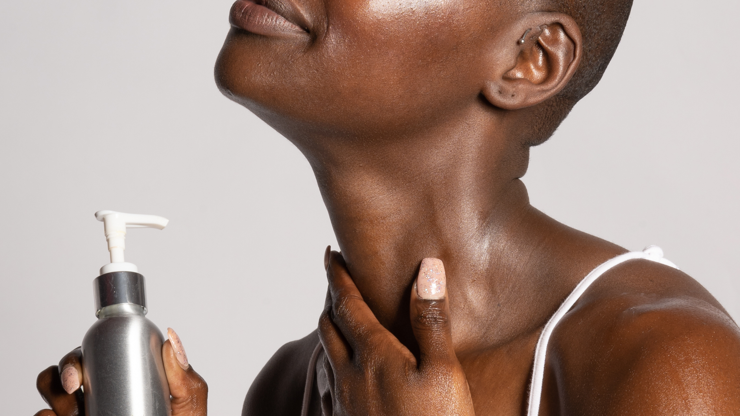 a young black woman holding the CREAMY BODY OIL