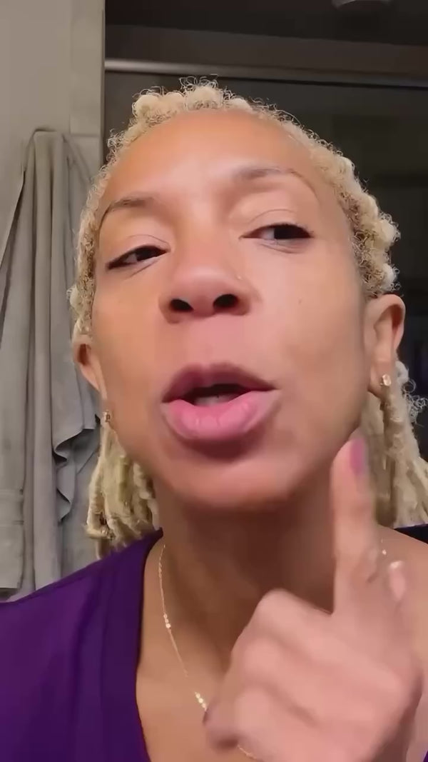 Customner talks about and shows how to use the BAMBOO REFINING POLISH and benefits
